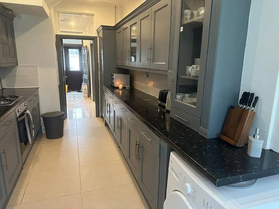 5 Bedroom House Se6 London Holiday home