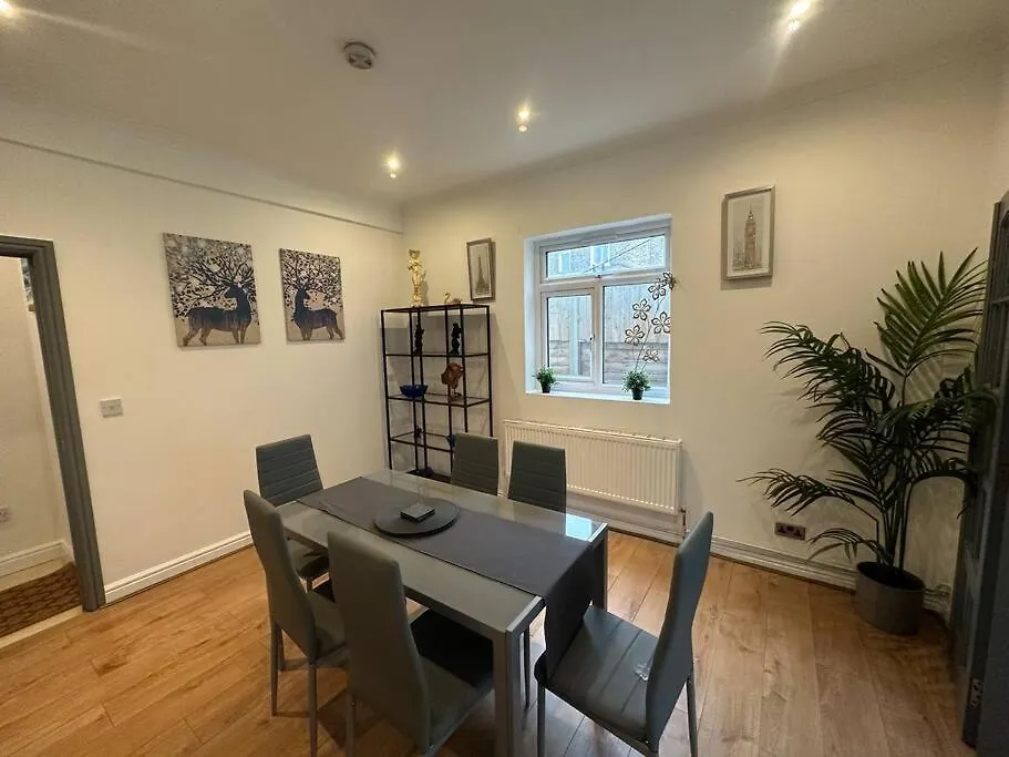 Holiday home 5 Bedroom House Se6 London
