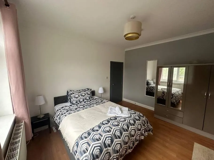 Holiday home 5 Bedroom House Se6 London United Kingdom