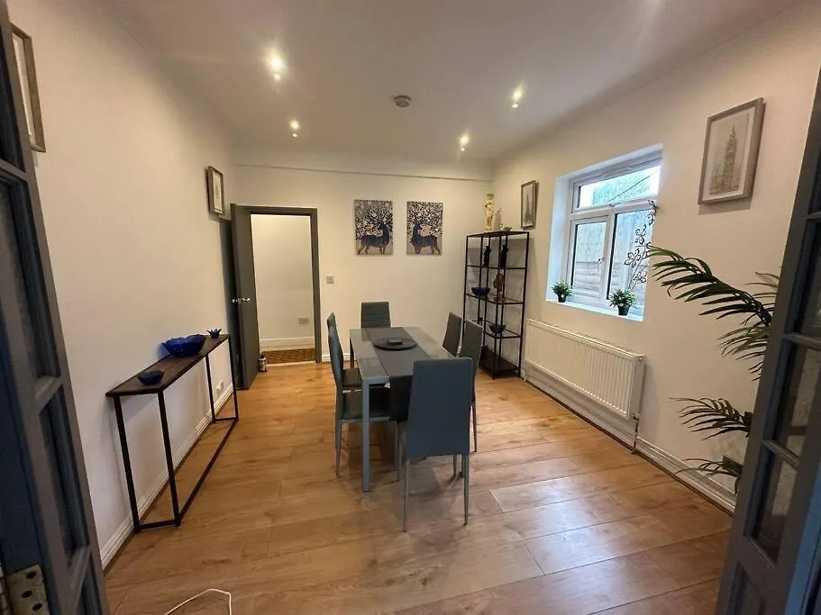 5 Bedroom House Se6 London Holiday home
