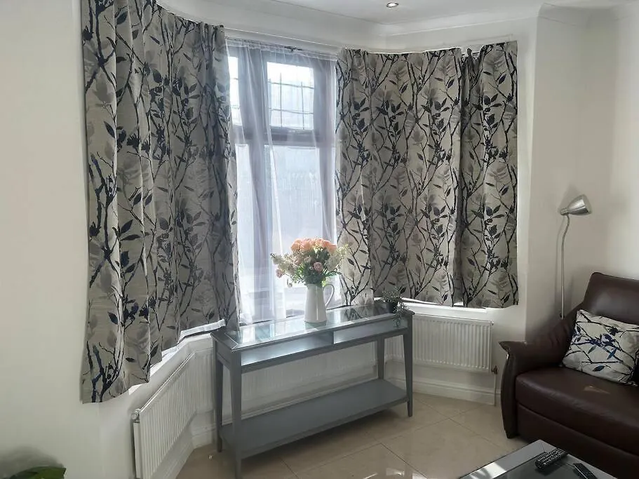 5 Bedroom House Se6 London Holiday home